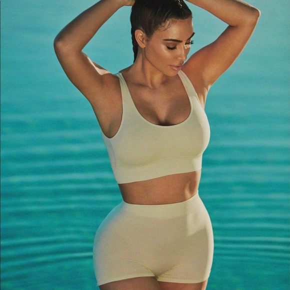 STRETCH RIB HIGH NECK BRA + STRETCH RIB SHORTS - Picture 2 of 6